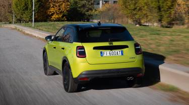 Fiat 600 Sport - rear tracking 