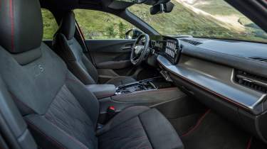 Audi Q3 - front seats