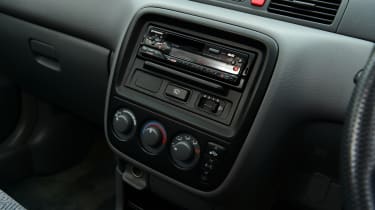 Honda CR-V Mk1 - centre console