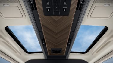 Lexus LM - roof