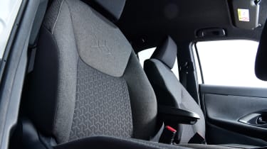 Toyota Yaris Cross First report - front seats