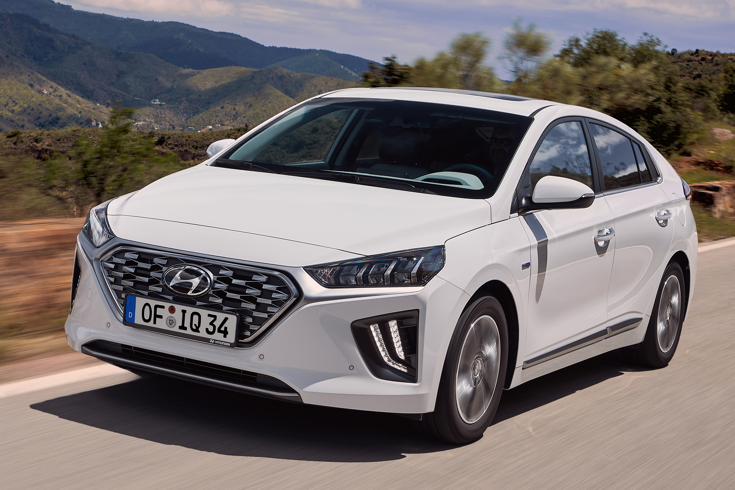 New Hyundai Ioniq Hybrid 2019 review | Auto Express