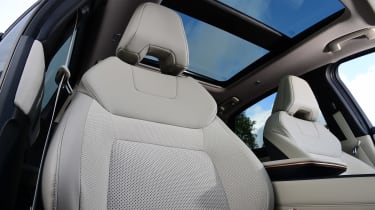 Nissan Ariya 87kWh - seat