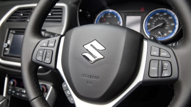 Suzuki S-Cross DCT - steering wheel