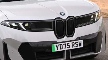 BMW iX3 2026 - grille