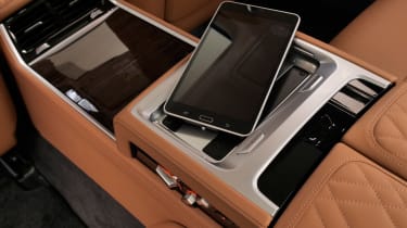 BMW 7 Series facelift - wireless charging
