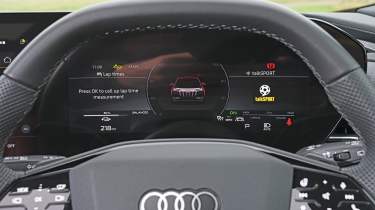 Audi SQ6 - driver display