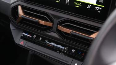 New Dacia Bigster 4x4 - centre console 