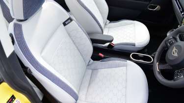 MINI Cooper E - front seats 