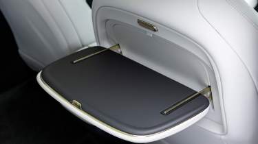 Xpeng P7+ - rear seat tray