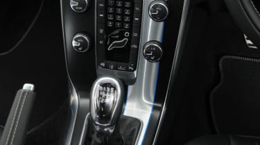 Volvo V40 D2 R-Design Lux centre console