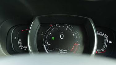 MG GS vs rivals - Renault Kadjar dials