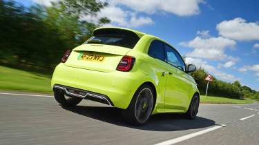 Abarth 500e - rear tracking, alt