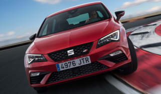 SEAT Leon Cupra 300 2017 - front cornering 2