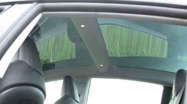 Tesla Model 3 - sunroof