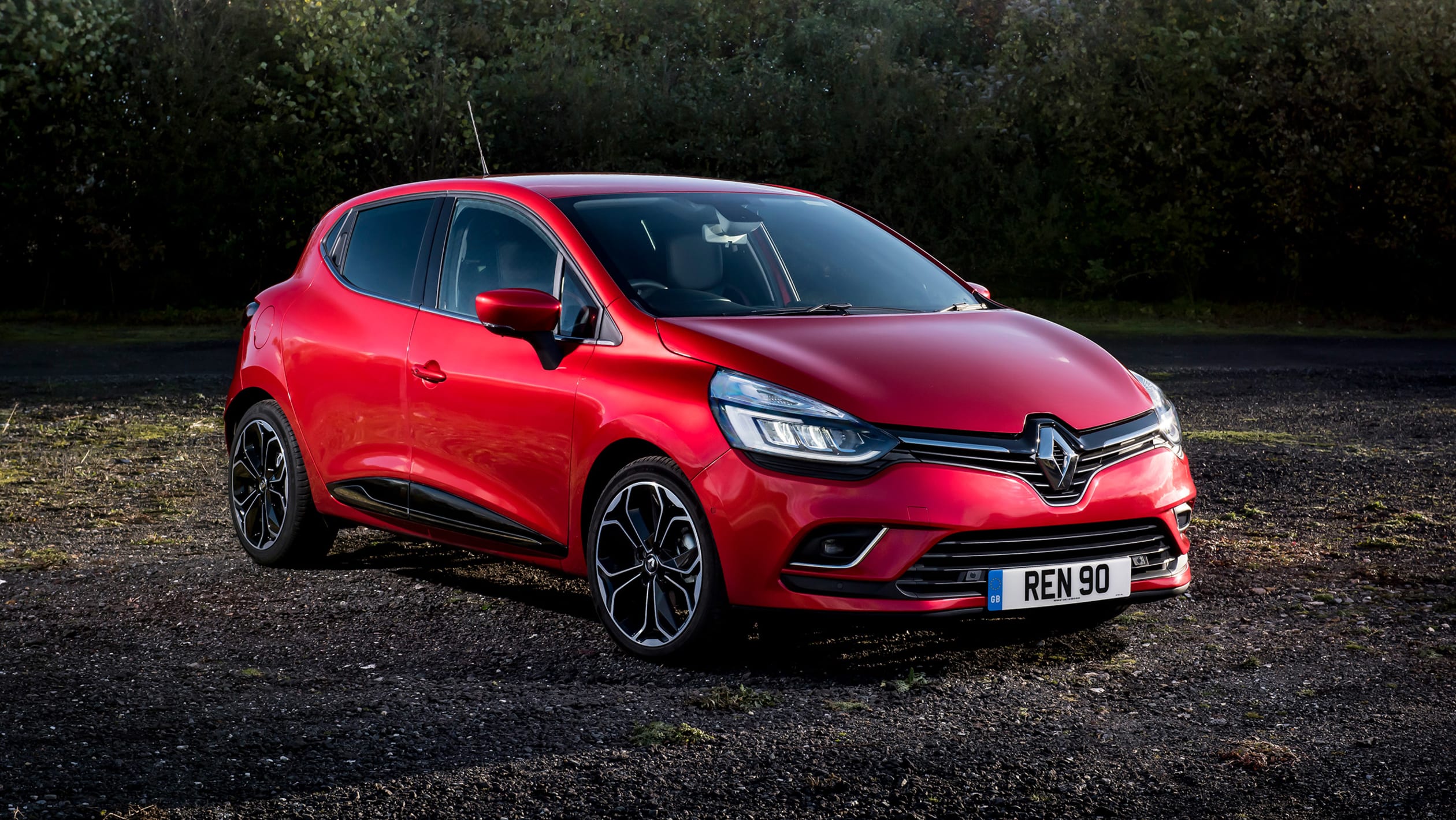 New Renault Clio Signature Nav - Pictures | Auto Express