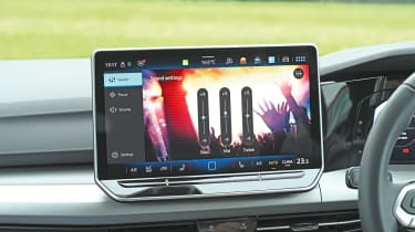 Car Audio test - VW Golf Audio controls