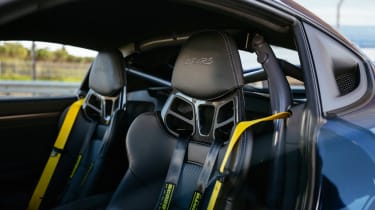 Porsche 718 Cayman GT4 RS - seats