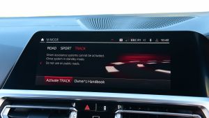 BMW M4 Competition - infotainment