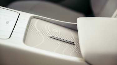 Geely EX5 - wireless charging