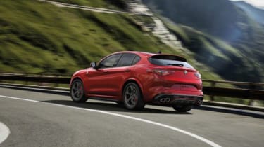 Alfa Romeo Stelvio rear tracking