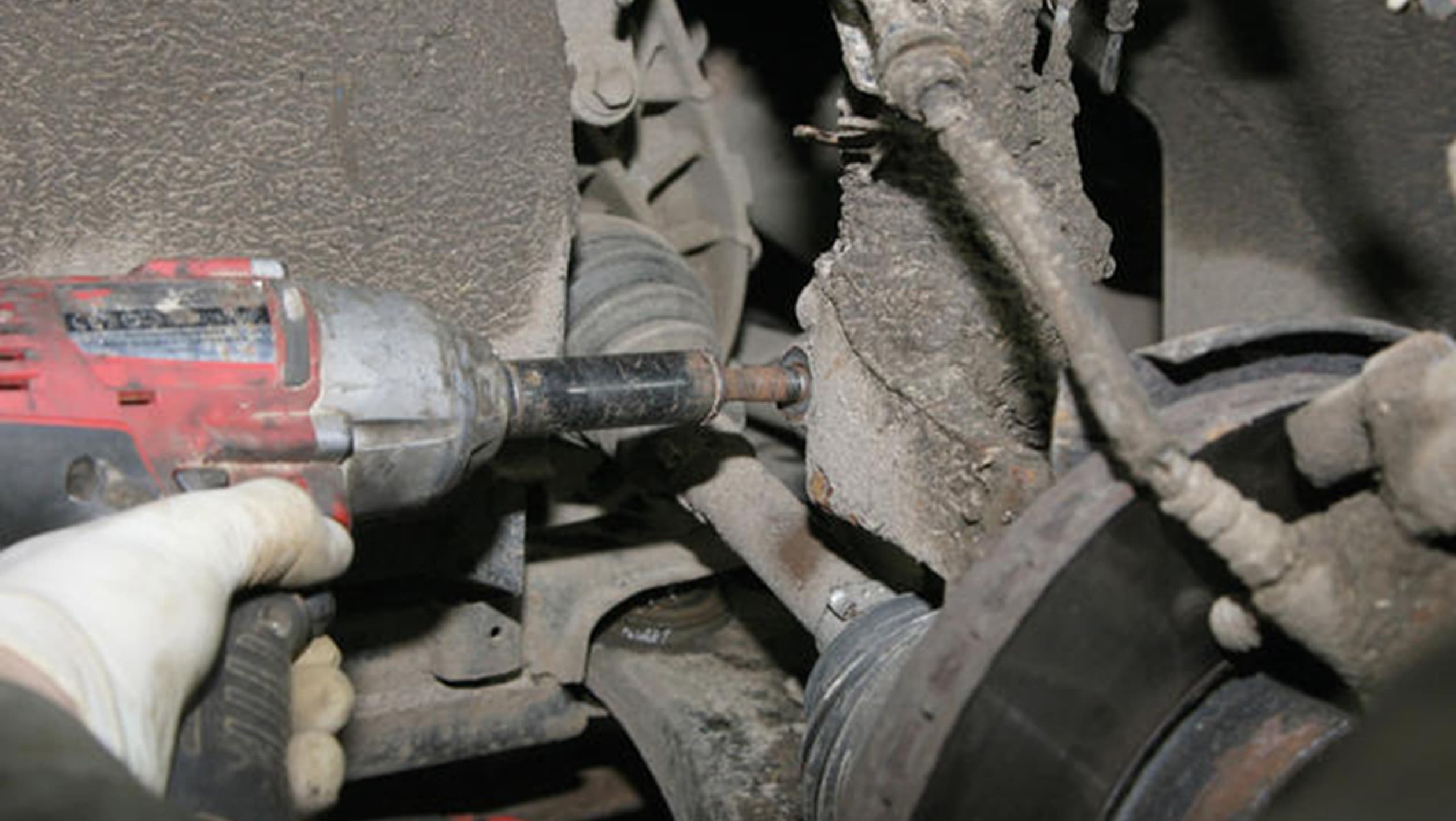 How to replace the wheel bearings on a Freelander 2 pictures Auto Express How to replace the wheel bearings on a Freelander 2 pictures Auto Express