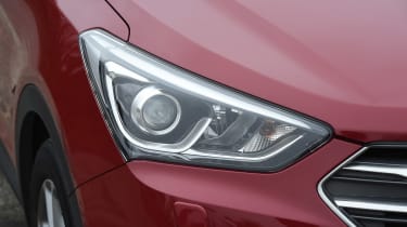 Hyundai Santa Fe - front light detail
