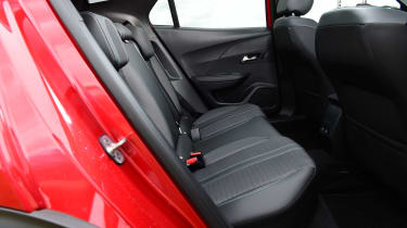 Peugeot e-2008 - rear seats