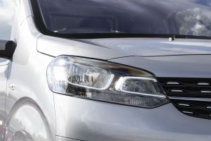 Vauxhall Vivaro van - headlight