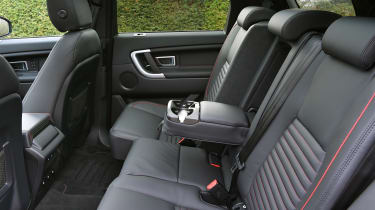 Land Rover Discovery Sport - middle seats