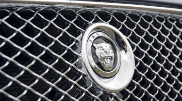 Jaguar XJ grille