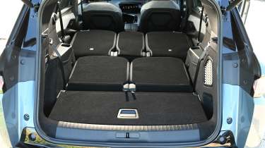 Peugeot E-5008 - seats flat