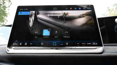 Volkswagen Passat - infotainment, drive mode screen