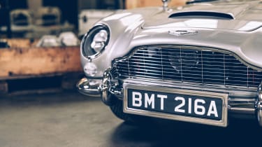 Aston Martin DB5 replica No Time To Die - front