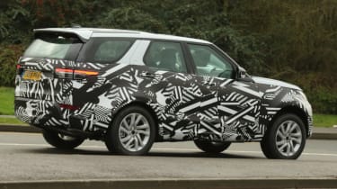 2020 Land Rover Discovery - spied - rear 3/4 tracking