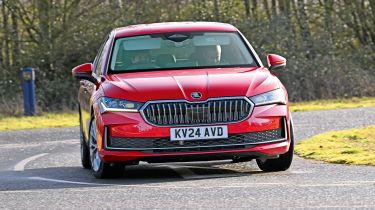 Skoda Superb - front cornering