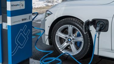 BMW 330e - charging detail