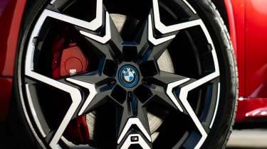 BMW iX2 xDrive30 M Sport - wheel