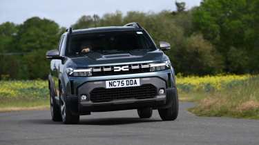 Dacia Duster Hybrid - front cornering 