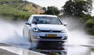 Auto Express Tyre Test 2024 - front wet testing 