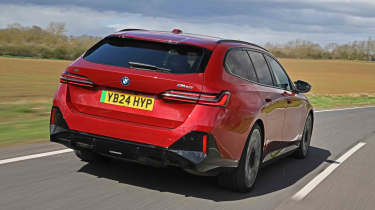 BMW i5 Touring - rear tracking