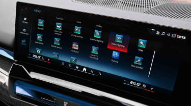BMW i5 Touring - infotainment