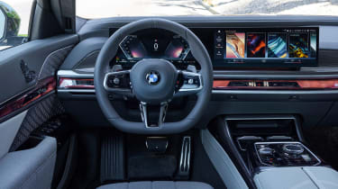 BMW 760i - dash