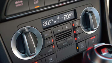 Audi RS Q3 front dials