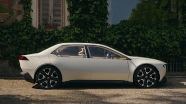BMW Vision Neue Klasse concept - side