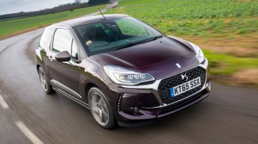 DS 3 Cabrio 2016 review - front tracking