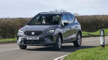 SEAT Arona - front corner, action