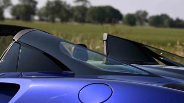McLaren Artura Spider - roof pillars
