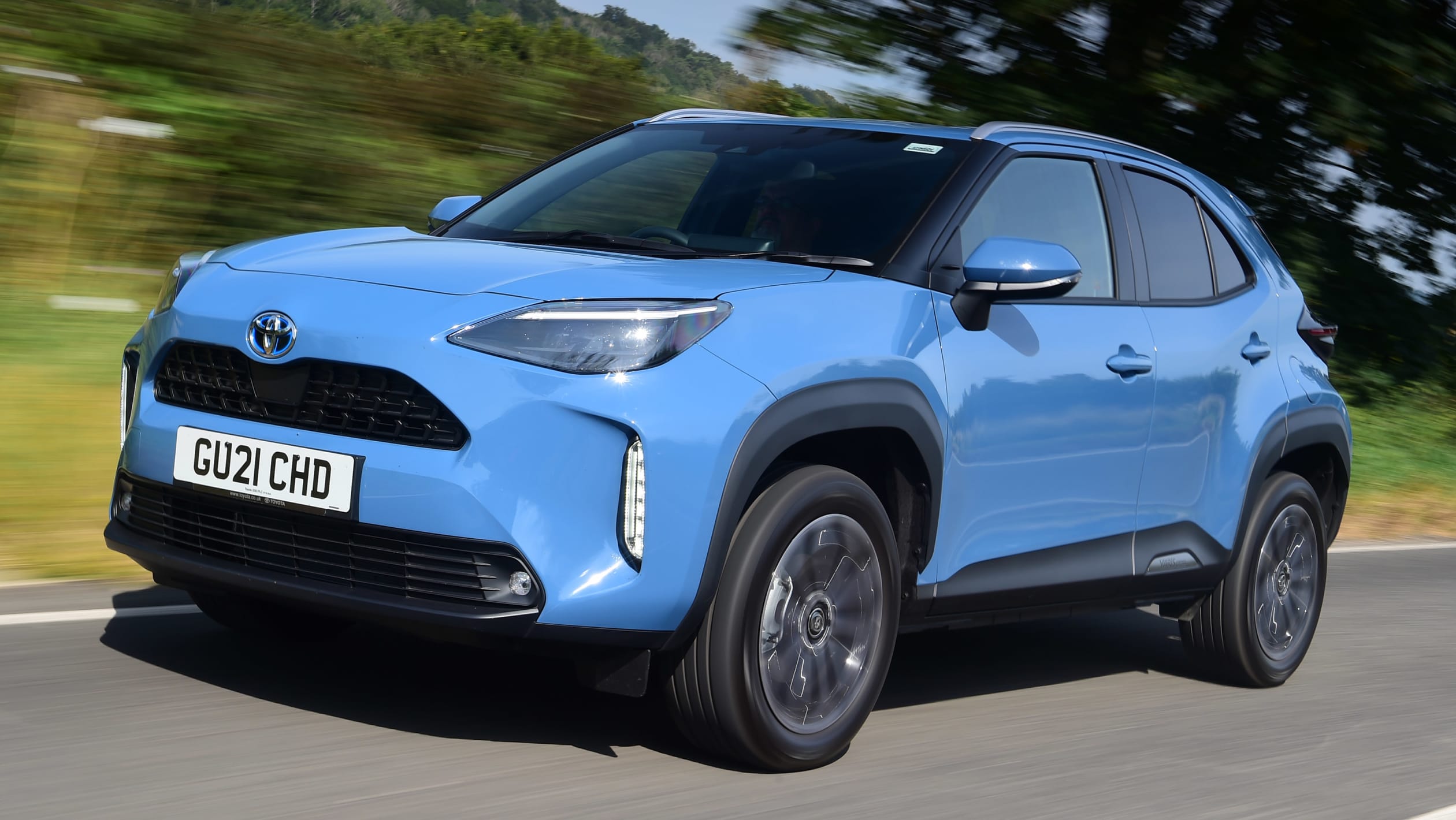 https://media.autoexpress.co.uk/image/private/s--9EqYZIG1--/f_auto,t_content-image-full-desktop@2/v1632941062/autoexpress/2021/09/Toyota%20Yaris%20Cross%202021%20UK-14.jpg