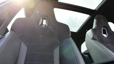 Tesla Model Y - front seats 